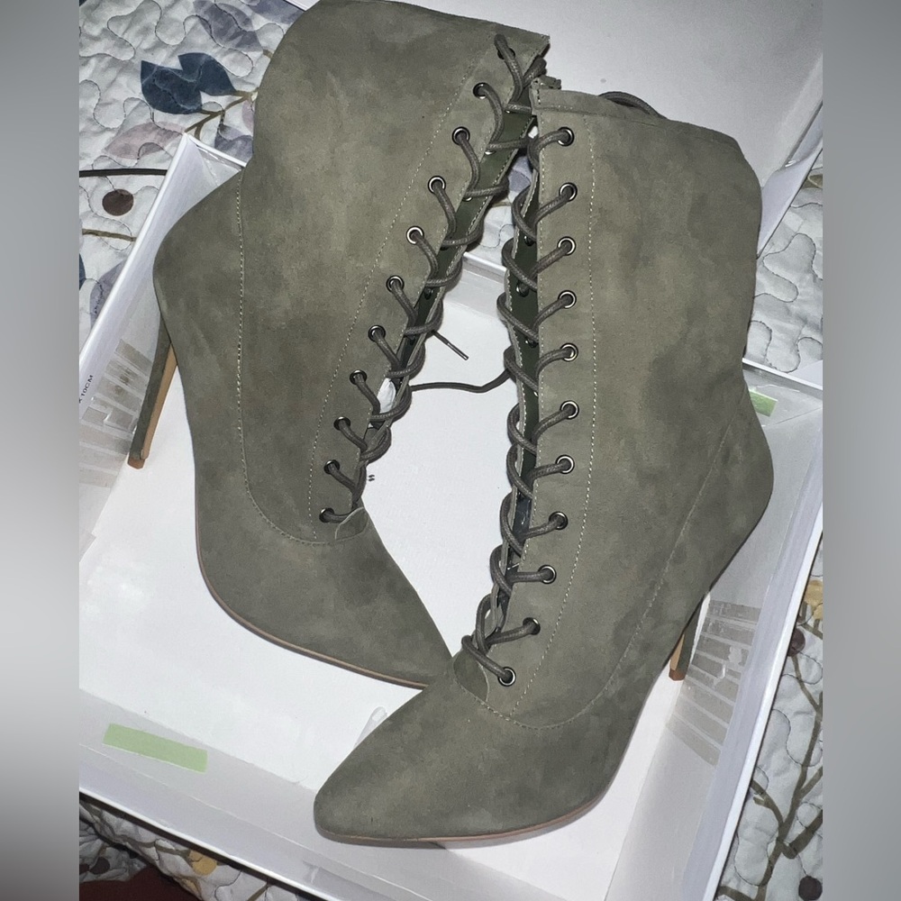 Steve Madden laced up olive heel boots
